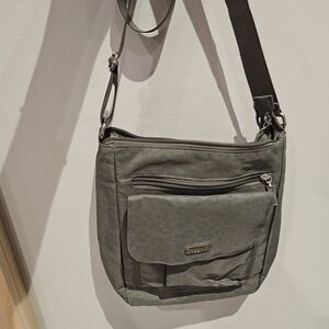 Baggallini Crossbody Bag in Gray Cheetah